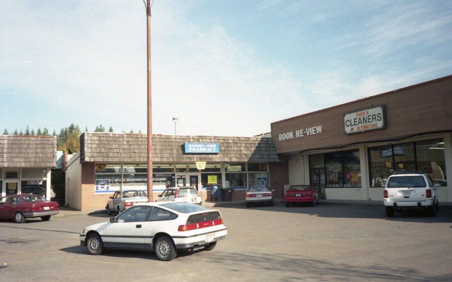 Lambs Thriftway 1995, original strip mall - Uetz's Cleaners, Book Re-View, Garden Home Pharmacy