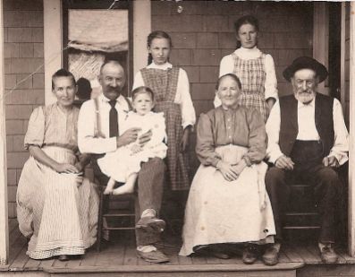 1905, Von Bergens: Magdelana, Andreas holding Frieda, Ida and Elsie standing and Andreas parents
