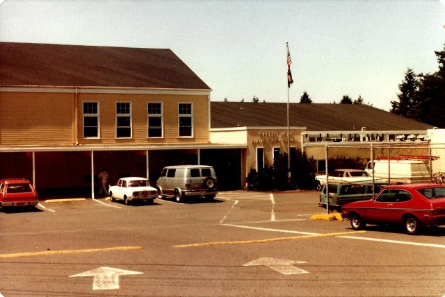 1982 Final day of Garden Home School - main entrance