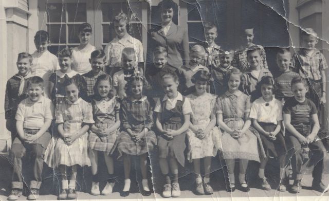 Garden Home School Mrs. Kaiser's 4th grade class. (Warren Cook lower left, Robert Gertsch upper right)