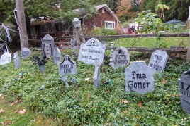 2018 Halloween - more graves - Kirstin Lurtz 7130 SW 82nd